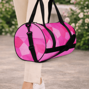 Sac de voyage rose. Compact, structuré et résistant. Idéal pour vos trajets courts et vos séances de sport