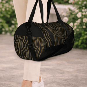 Sac de voyage noir et or. Compact, structuré et résistant. Idéal pour vos trajets courts et vos séances de sport