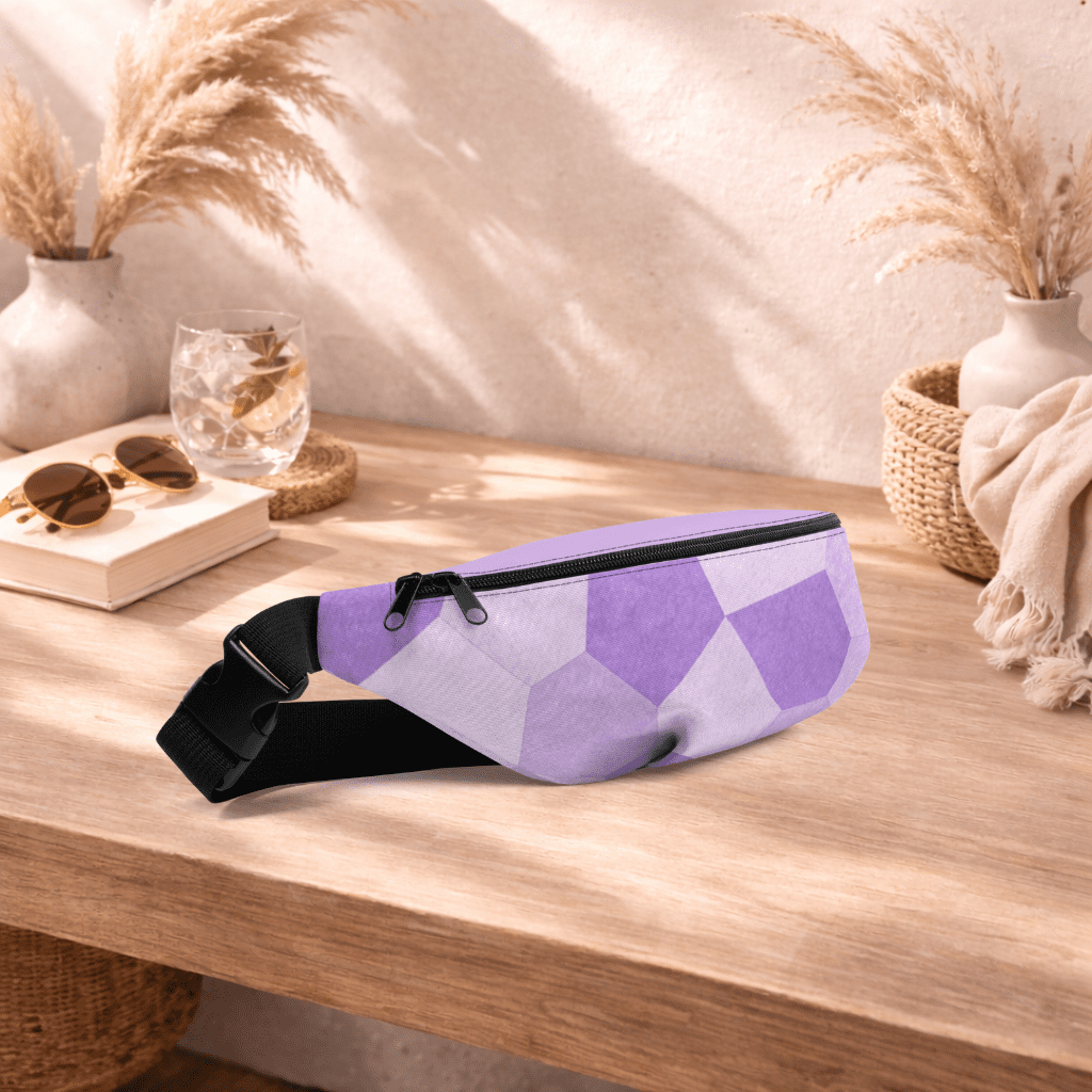 Sac banane mauve compact, pratique et élégant. Idéal pour garder vos essentiels à portée de main.